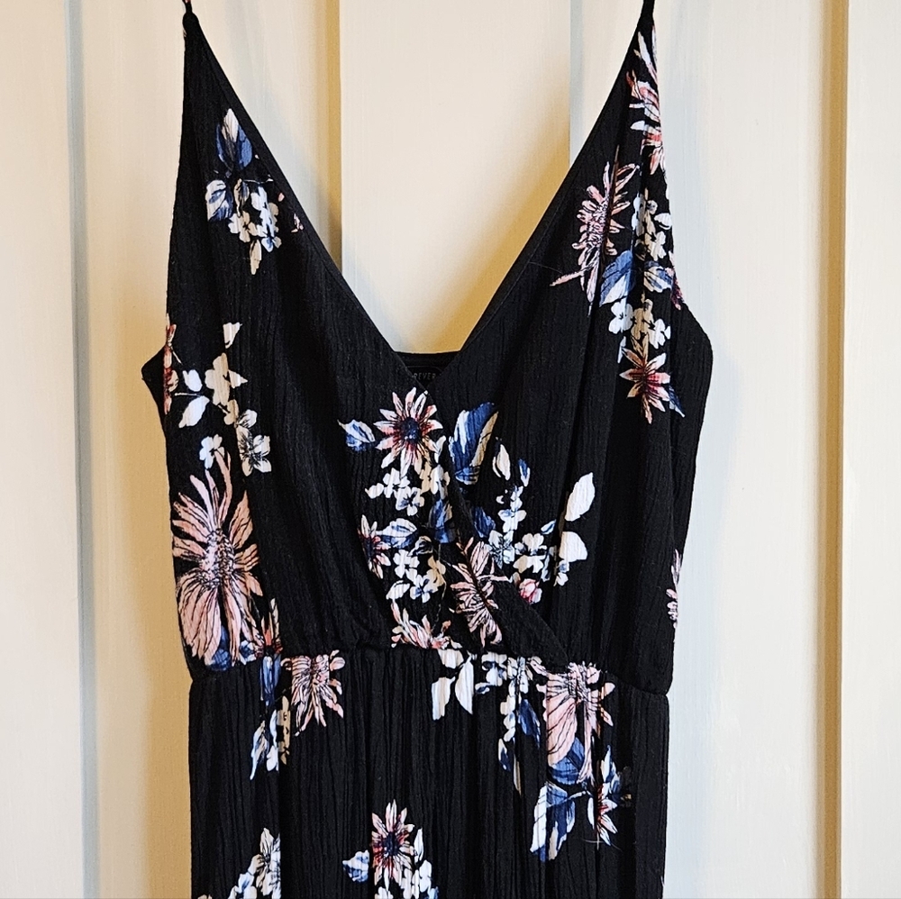 🌟3 FOR $15 Forever 21 Black Floral Maxi Dress